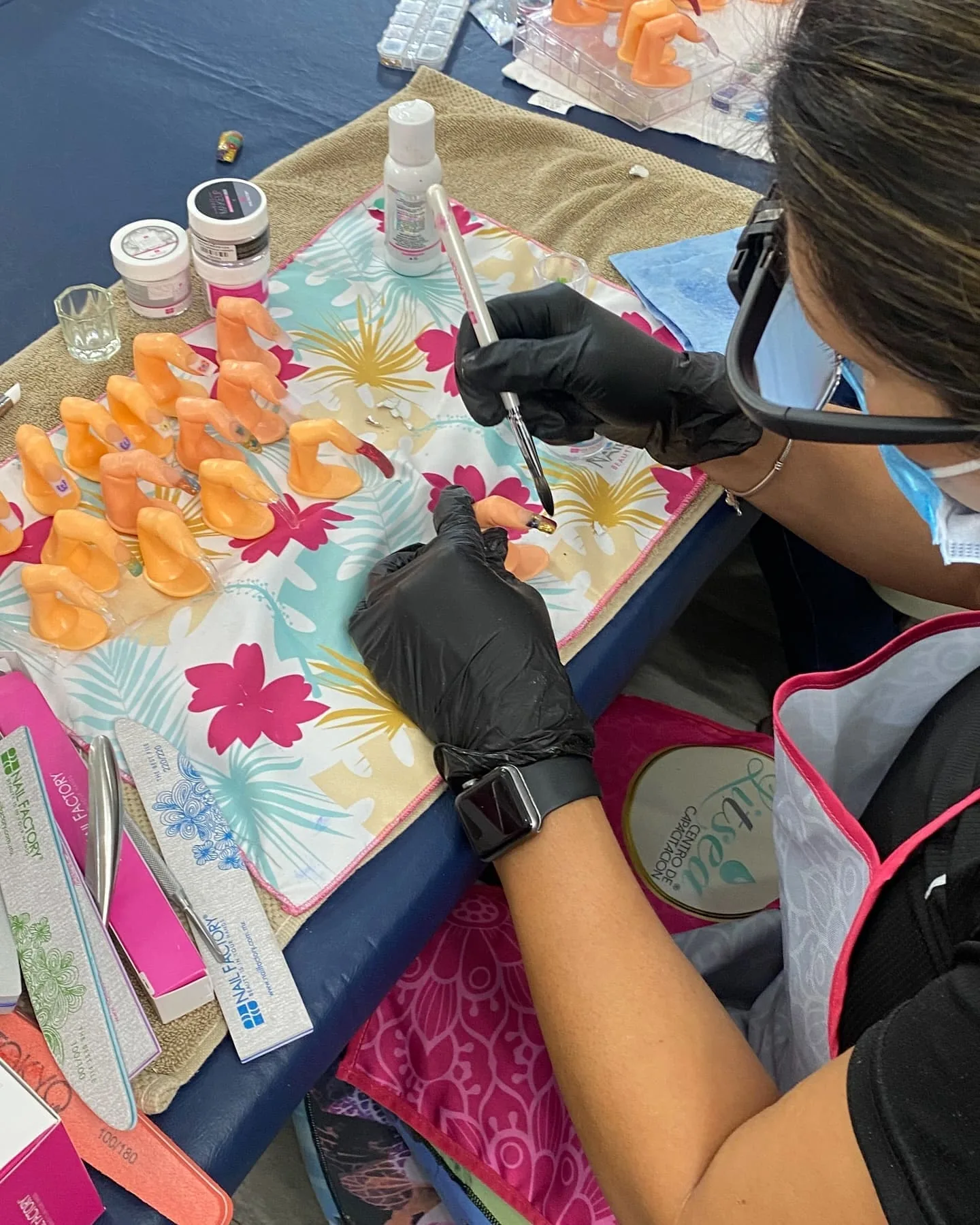 Curso de Aplicación de Manicure y Pedicure SPA con aplicación de gel semipermanente